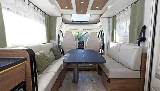 camping-car-pilote-roots-evasion-P696D-salon-interieur