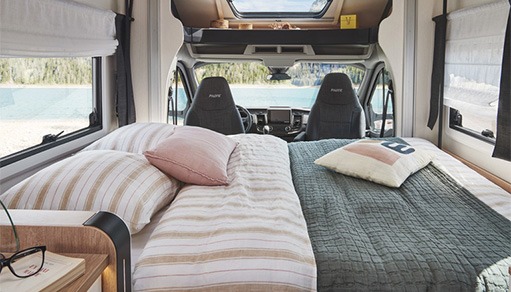 roots-evasion-pilote-camping-car-A696G-interieur-couchage