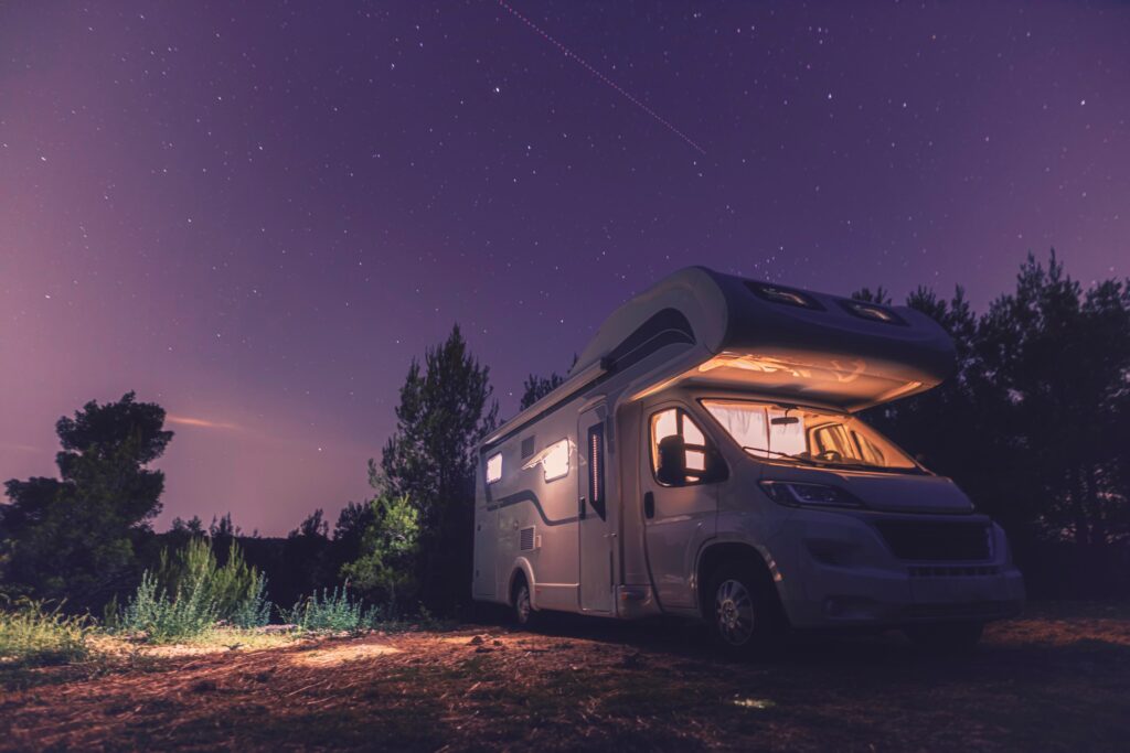 camping-car sous les étoiles