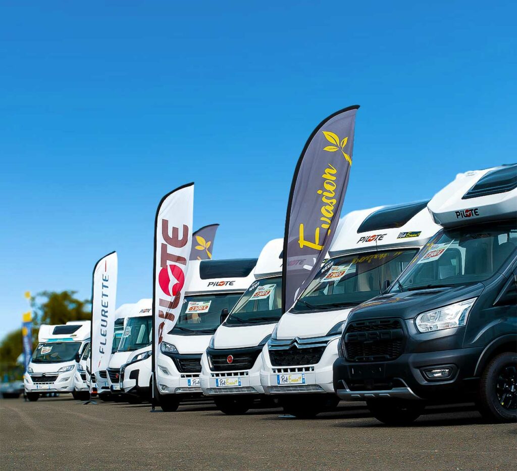 Camping-cars profilés des marques Pilote et Fleurette disponibles chez Roots Evasion à Angers