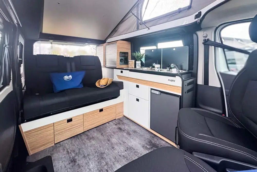 Roots-evasion-van-Pilote-angers-interieur-1