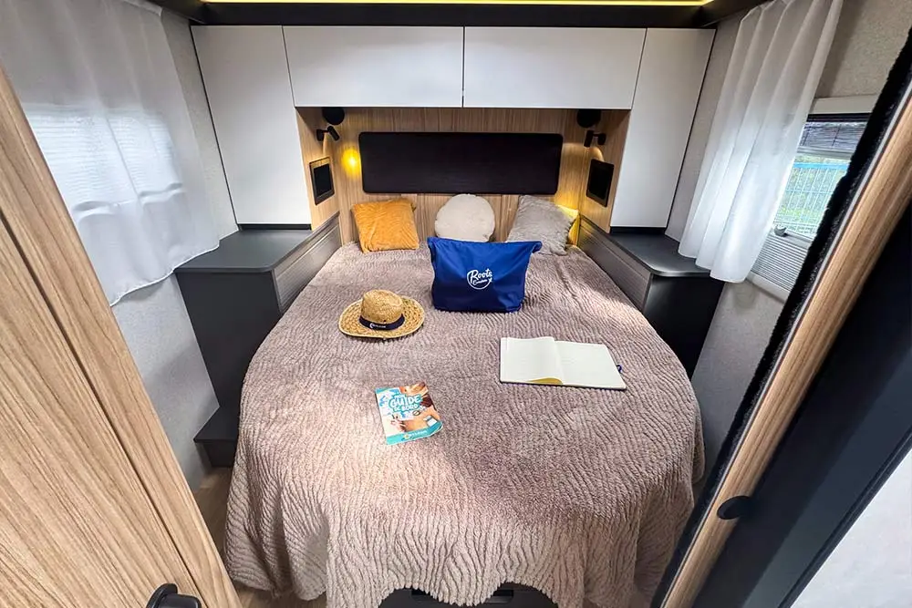 Roots-evasion-camping-car-Pilote-angers-interieur-3