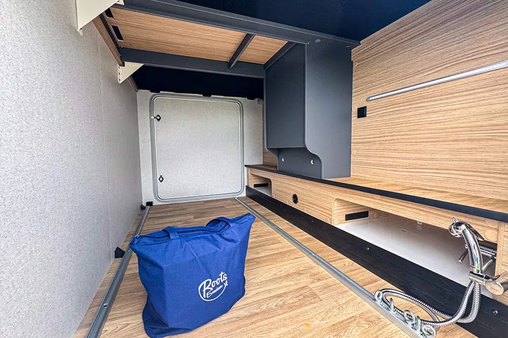 Roots-evasion-camping-car-integral-Pilote-angers-intertieur-9