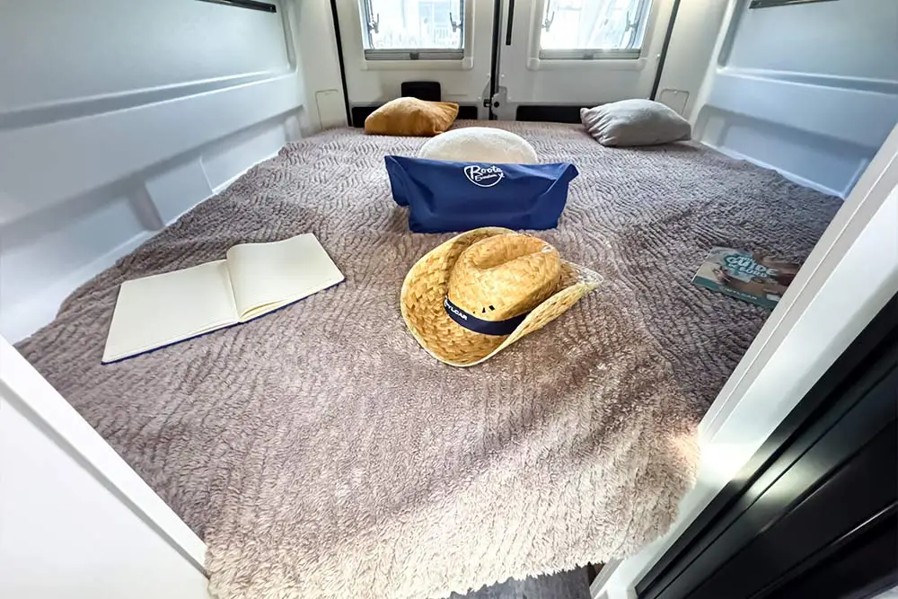 Roots-evasion-fourgon-Pilote-angers-interieur-3