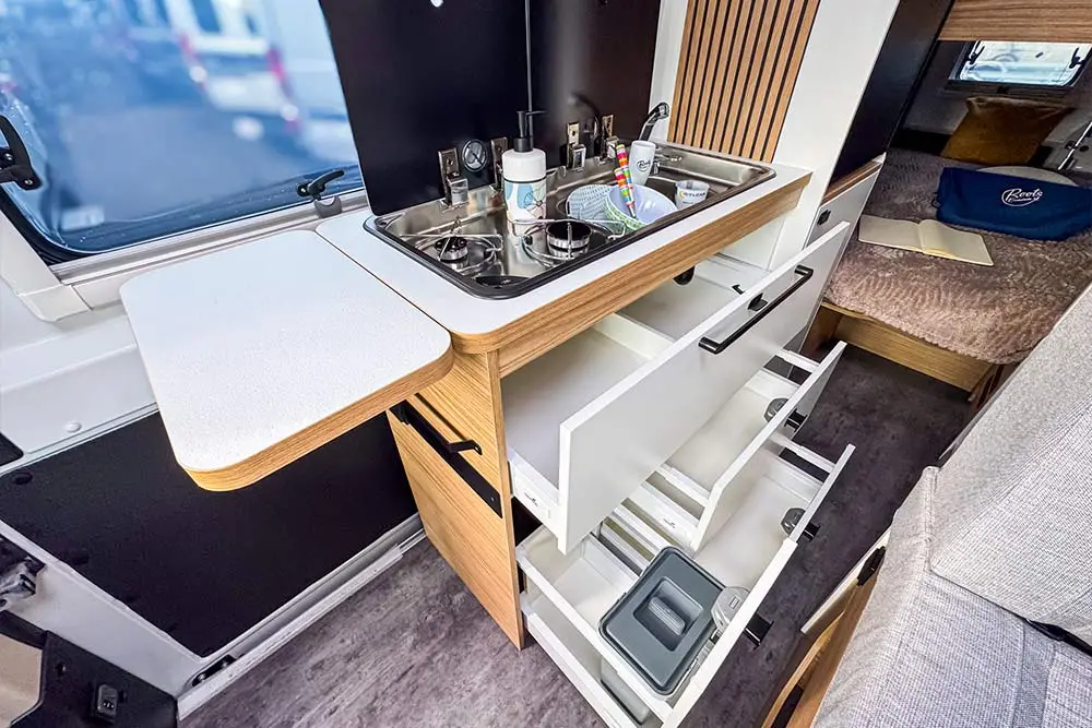 Roots-evasion-fourgon-Pilote-angers-interieur-5