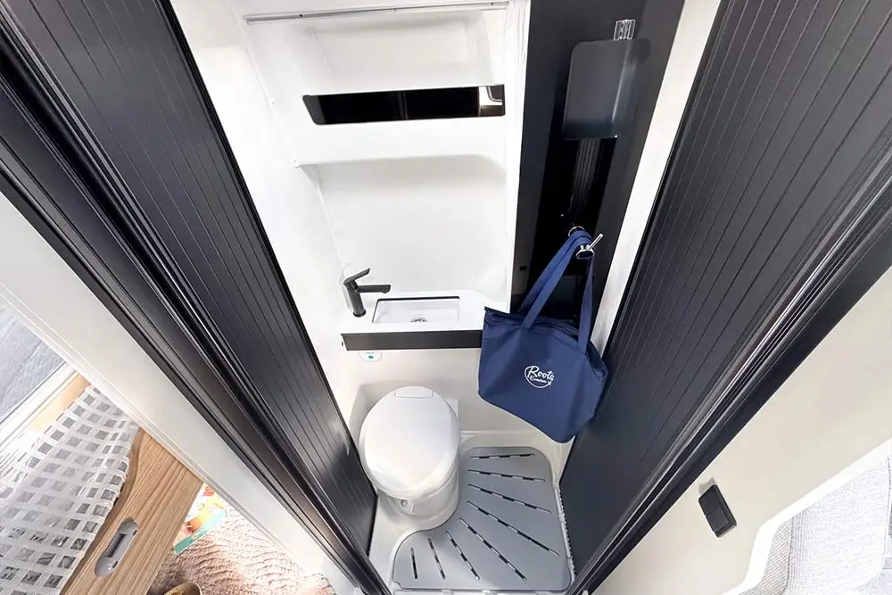 Roots-evasion-fourgon-Pilote-angers-interieur-7